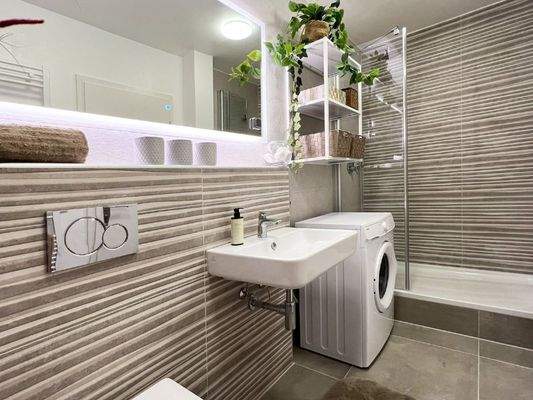 Badezimmer inklusive Waschmaschine