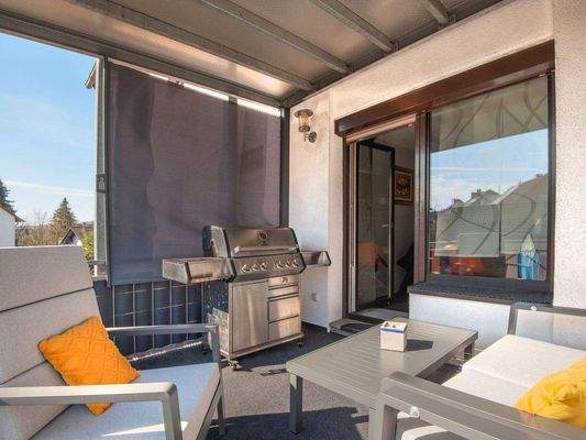 Balkon 1 mit Blick zum Zugang zum Wohnbereich