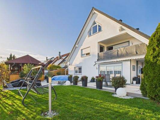 Gartenansicht mit verbautem Pool 