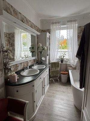 Waschtisch doppelt in Duschbad.JPEG