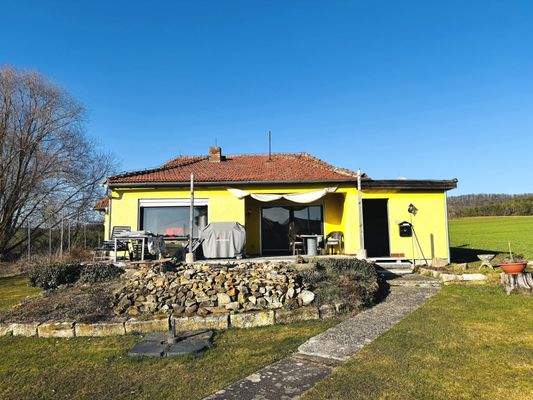 Sonnenverwöhnte Lage... die Südansicht des Hauses