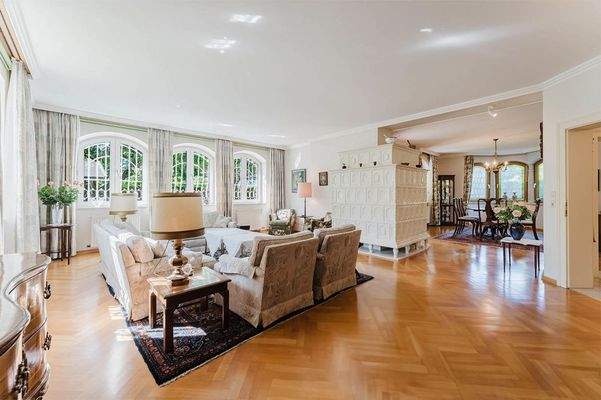 ... mit dem stilvollen Kachelofen