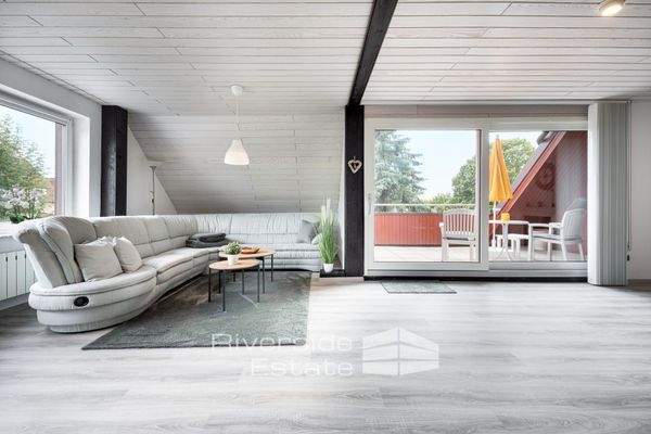 Offenes Wohnkonzept: Panoramablick zur integrierten Loggia DG Maisonette-Wohnung 