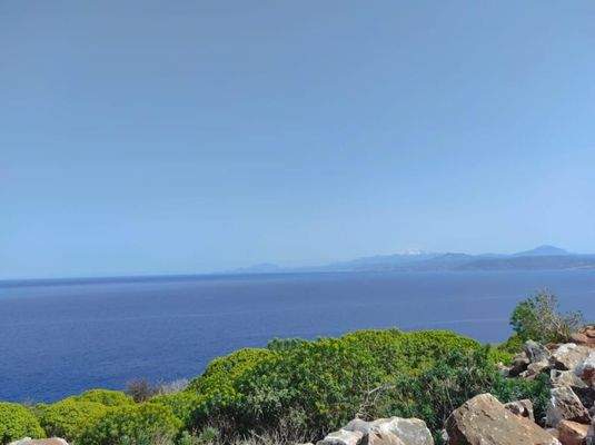 Kreta, Omprogialos: Grundstück mit unverbaubarem Meerblick zu verkaufen