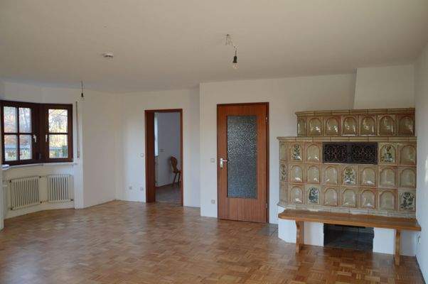 Wohnzimmer mit Kachelofen 