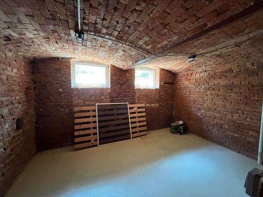 004020156800_302_355_28082025225121601