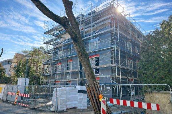 Strassenansicht im Bau