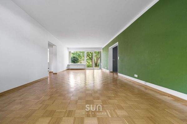 WOHNZIMMER MIT GARTENZUGANG