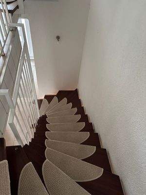 Treppe von 1. OG in EG.JPG