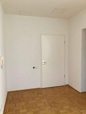 Diele mit Blick auf die Wohnungseingangstür