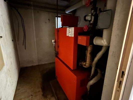 Heizungskeller mit Ölzentralheizung
