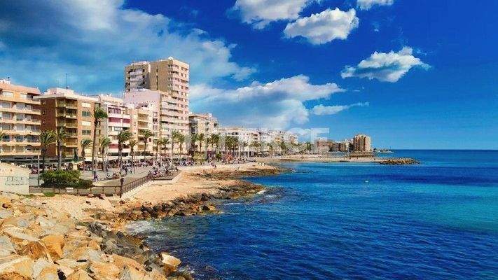 Apartments Close to the Beach and Amenities in Torrevieja