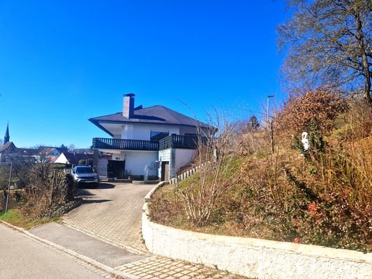 Einfahrt zum Anwesen
