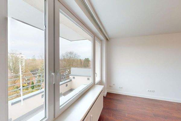 Wohnzimmer mit Balkon