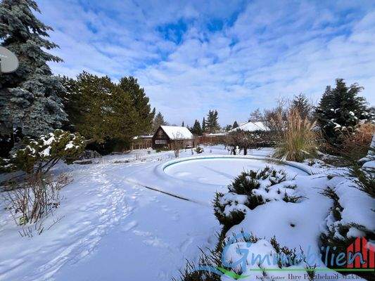 großzügiger Garten im Winter