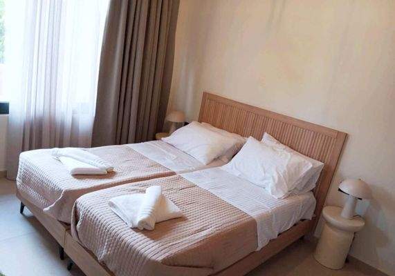 Kreta, Ligides: Großes modernes Haus in der Nähe des Agia-Sees zu verkaufen