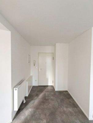 Flur_Blick auf Eingangstür - (KI generiert)