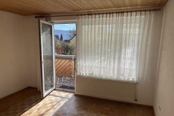 Schlafzimmer mit Ausgang zum Balkon