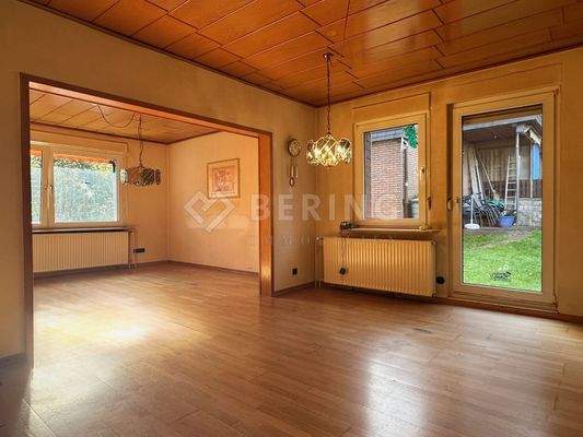 Wohnzimmer mit Gartenzugang