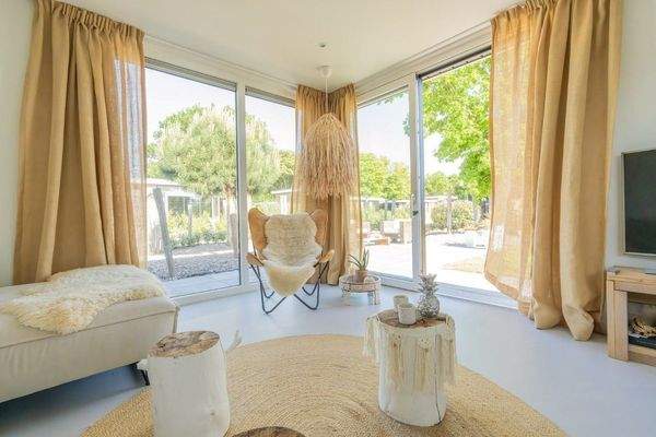 Wohnzimmer Chalet Schouwen Duin Schiebetür Garten 