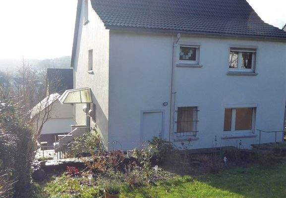 Seitlicher Hauseingang