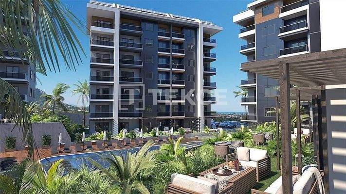 Flats with a Shared Pool Close to Social Amenities in Alanya