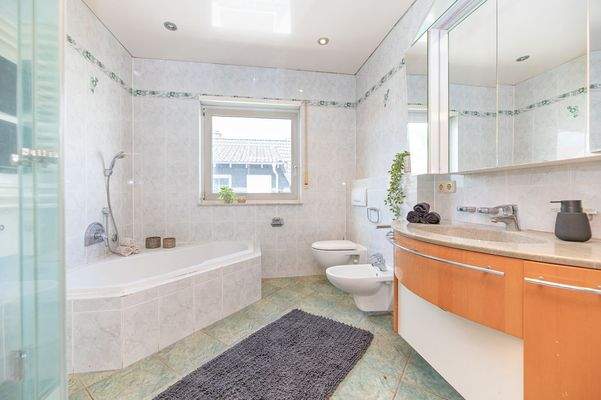 Eigenes Elternbadezimmer