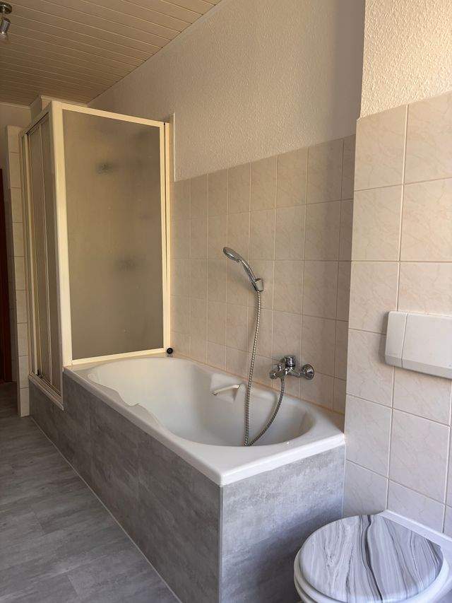 Helle 3-Raum-Wohnung mit Gartenmitnutzung in Reichenbach – 85 m² - Photo 4