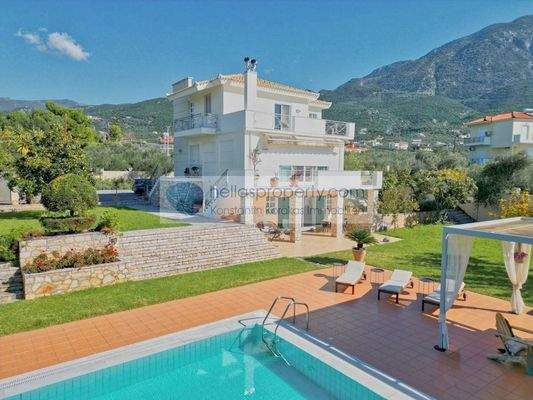 4cbeccfbf8ef4d37a8897c427835fe68-original