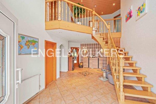 Eingangsbereich mit Treppe ins Obergeschoss