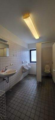 GETRENNTE SANITÄRANLAGEN MÄNNER