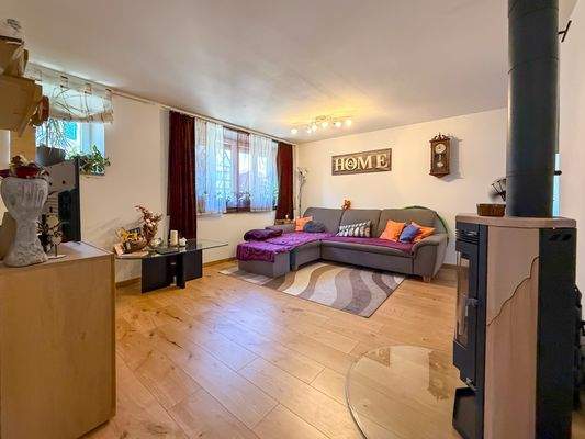 Wohnzimmer mit Kachelofen