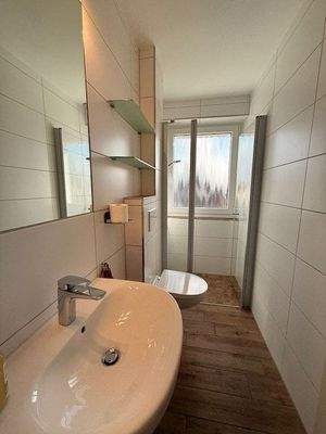 Badezimmer mit Tageslicht