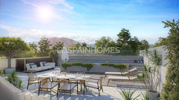 Sea-View Flats in a Complex with Pool in Estepona