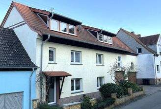 Strassenseite mit Eingang