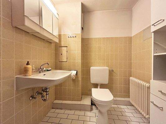 DG Badezimmer 2:...brauchen Sie nicht mehr hinunter ins Badezimmer im Obergeschoss