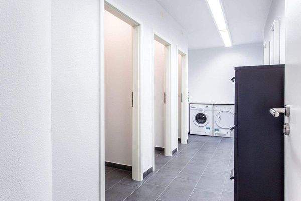 3 Bad und Waschraum (1).JPG