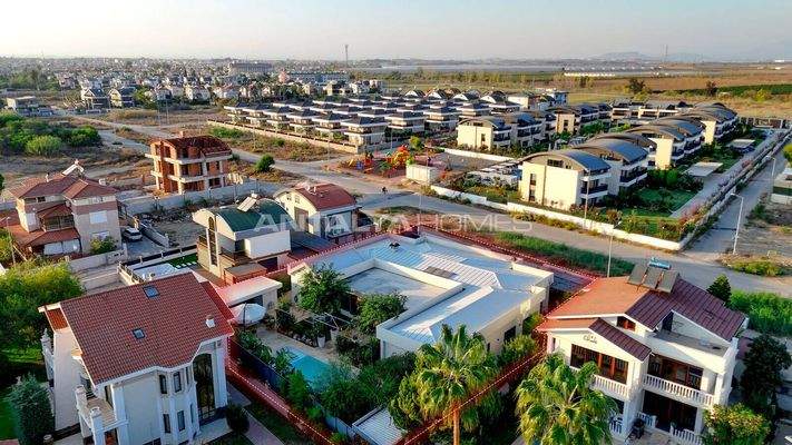 Detached House with Private Pool and Garden for Sale in Belek