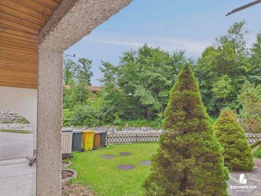 Eingangsbereich und Vorgarten