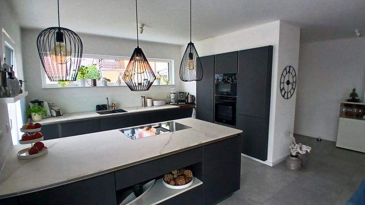 Hochwertige Einbauküche .jpg