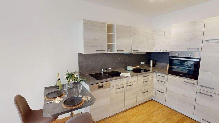 VOLLWERTIGE EINBAUKÜCHE