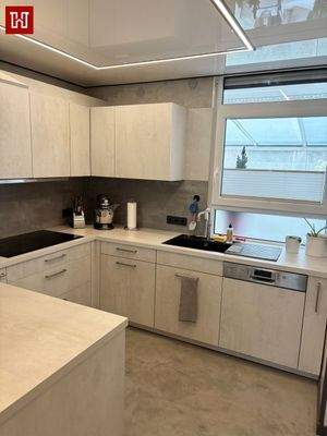 .. hochwertige Küche !