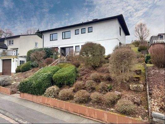 Straßenansicht schräg