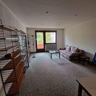 Wohnzimmer mit Blick zum Balkon