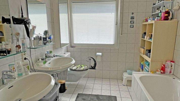 Badezimmer im Dachgeschoss