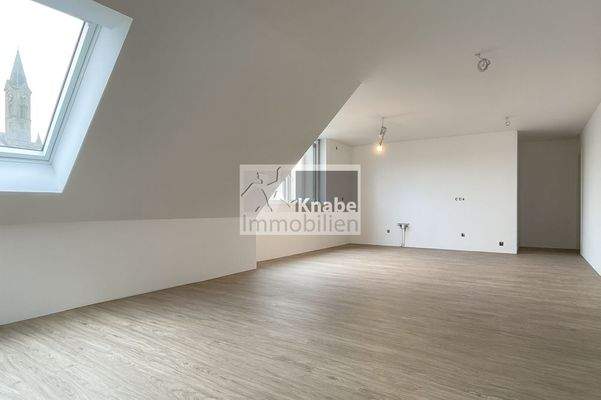 Wohn- und Essbereich, Blick zur Küche 