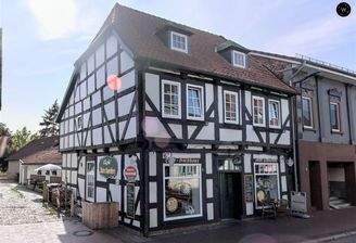 Ansicht mit Einfahrt