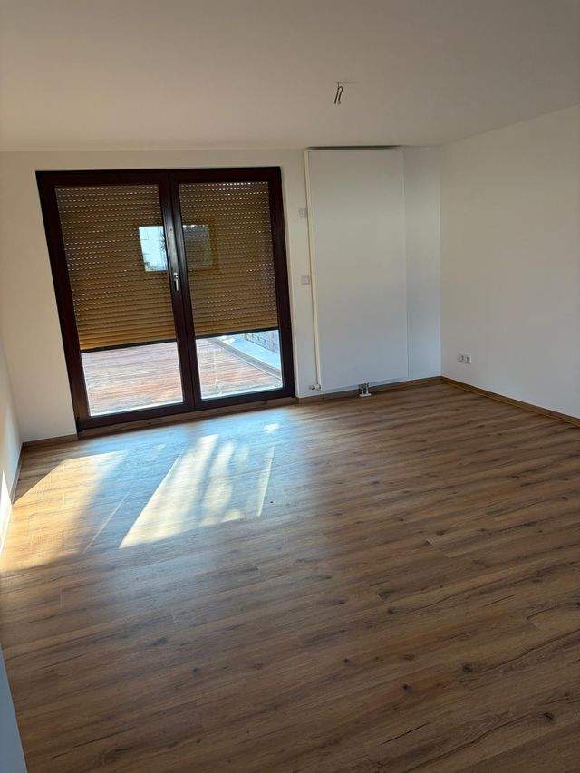 Wunderschönes Reihenmittelhaus nach Sanierung ab sofort Zwickau stadtnah zu vermieten - Photo 1