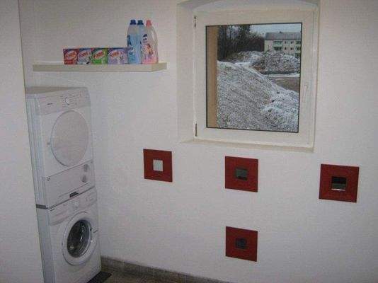 6. Waschmaschine und Trockner im Flur.JPG