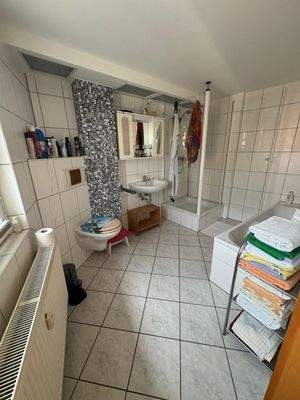 Bad mit Dusche und Wanne im 2.OG